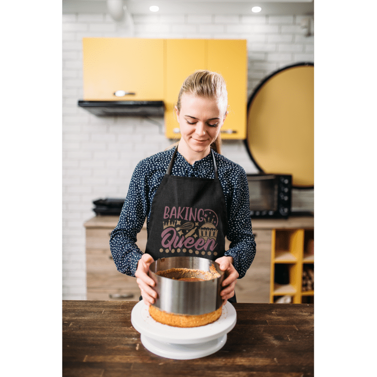 Organic cotton apron Baking Queen with adjustable straps, large front pocket, durable 240 gsm fabric, ethically sourced.