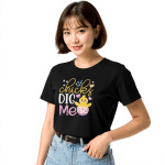 Women's crop top "Chicks Dig Me" in soft heathered fabric, relaxed fit, ribbed crew neck, perfect for spring and summer.